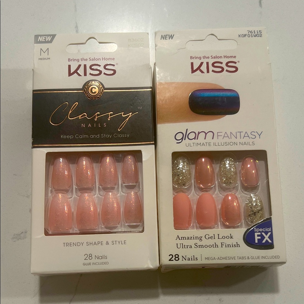 KISS Classy and Glam Nail Set with Peach and Glitter